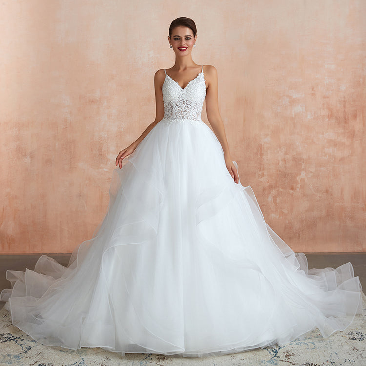 Vestido de Noiva em Tule com Camadas e Apliques