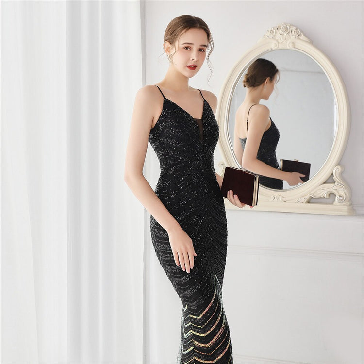 Vestido de Festa Longo Luxo Detalhado em Listras de Paetês Preto