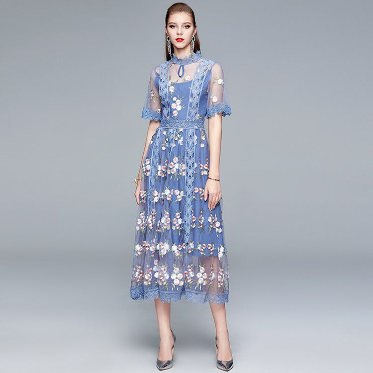 Vestido de Festa Midi com Camadas e Florais Bordados