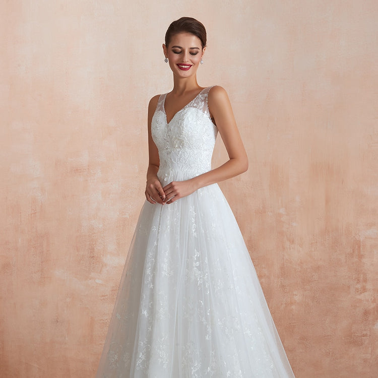 Vestido de Noiva Silhueta A em Tule Decorado com Brilho