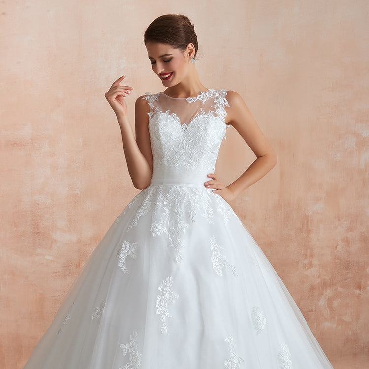 Vestido de Noiva Luxo Romântico em Tule com Detalhe em Paetês e Brilho