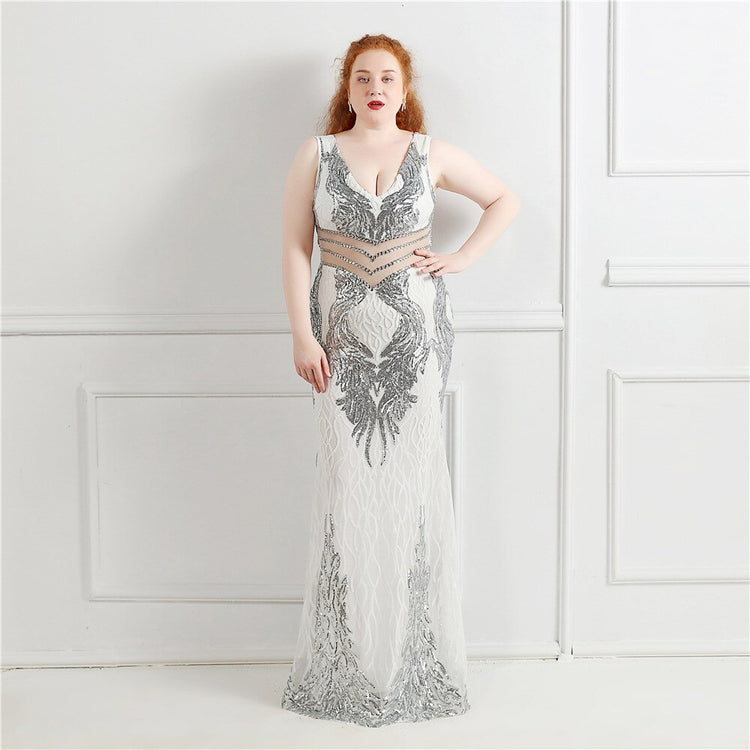 Vestido de Festa Plus Size Longo com Detalhes em Paetês Branco com Prata