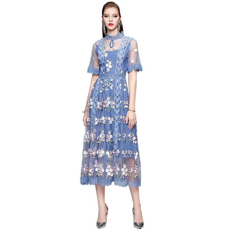 Vestido de Festa Midi com Camadas e Florais Bordados