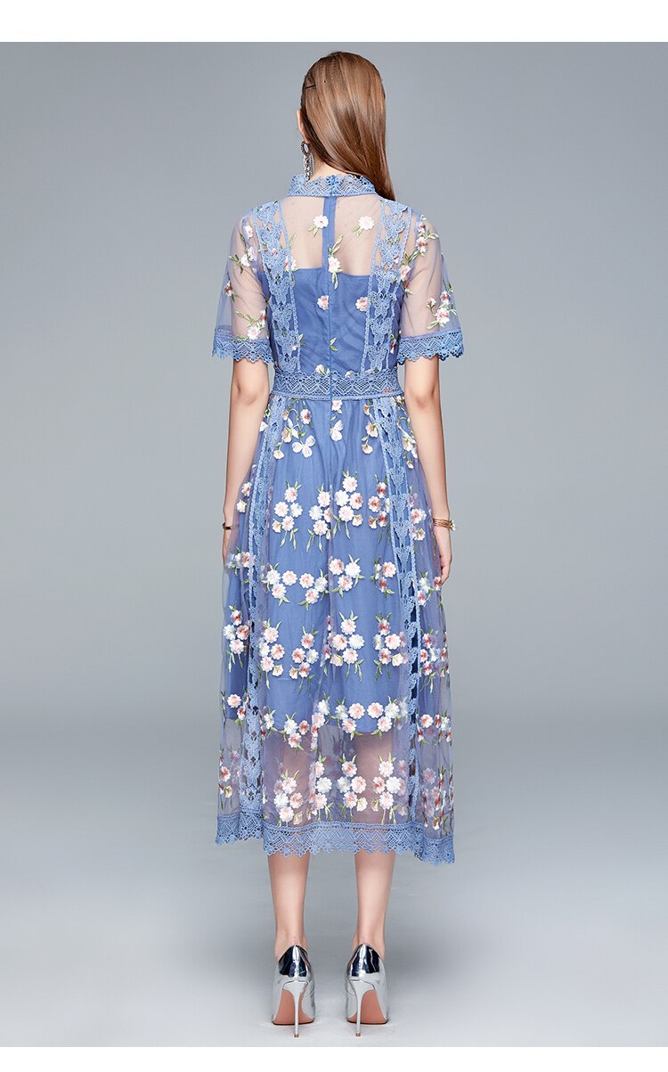 Vestido de Festa Midi com Camadas e Florais Bordados