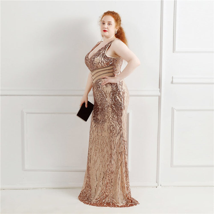 Vestido de Festa Plus Size Longo com Detalhes em Paetês Dourado