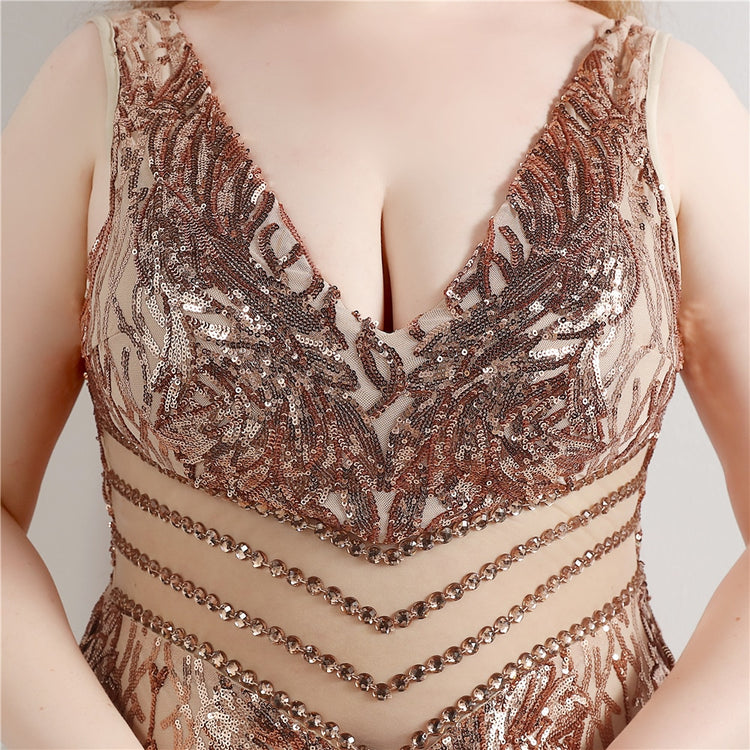 Vestido de Festa Plus Size Longo com Detalhes em Paetês Dourado
