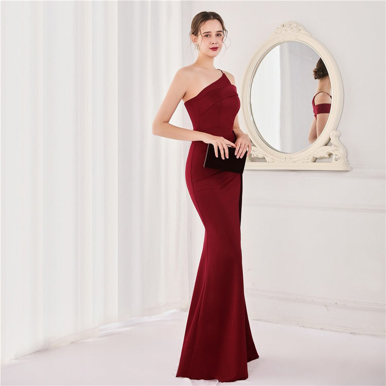 Vestido de Festa Longo com Ombro Assimétrico Marsala