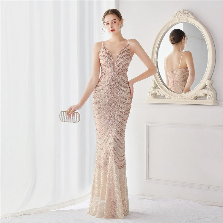 Vestido de Festa Longo Luxo Detalhado em Listras de Paetês Dourado