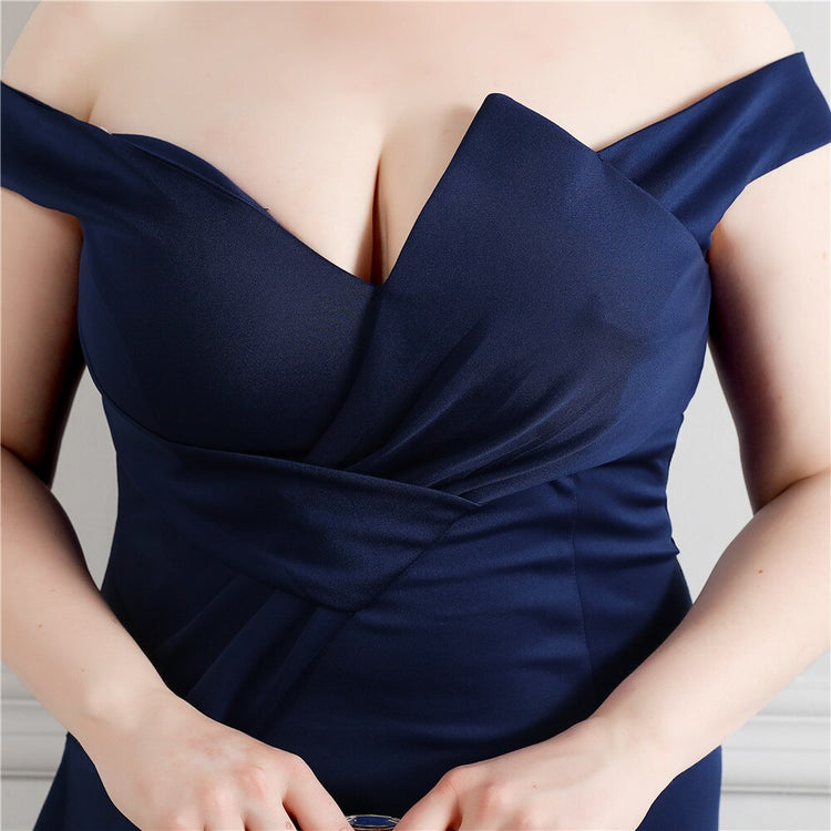 Vestido de Festa Plus Size Luxo com Detalhe em Laço Azul Marinho