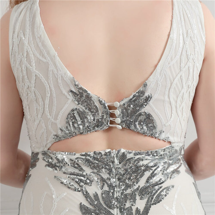 Vestido de Festa Plus Size Longo com Detalhes em Paetês Branco com Prata