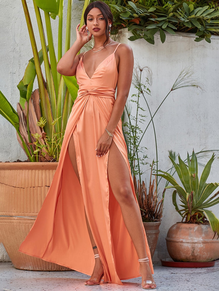 Vestido de Festa em Cetim com Maxi Fenda Coral