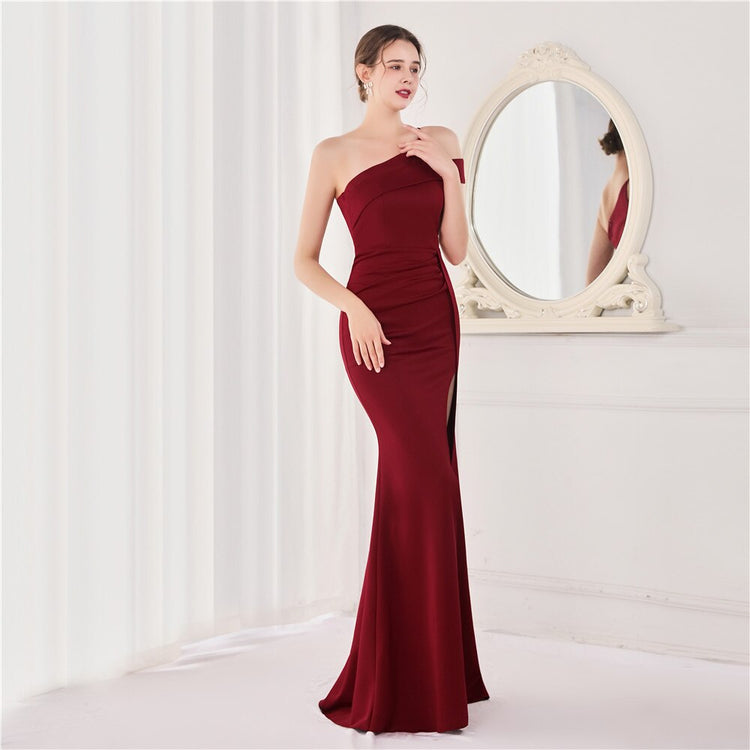 Vestido de Festa Longo com Ombro Assimétrico Marsala