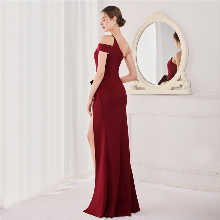 Vestido de Festa Longo com Ombro Assimétrico Marsala