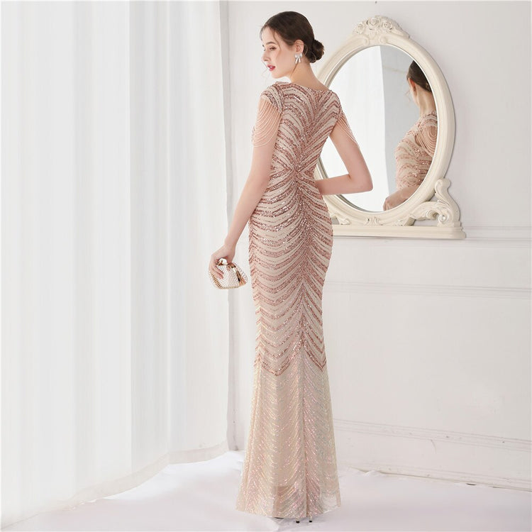 Vestido de Festa Luxo Sereia com Detalhes Paetês Dourado