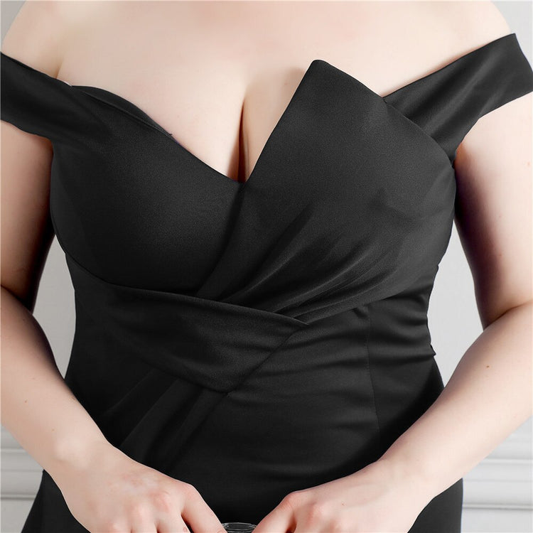 Vestido de Festa Plus Size Luxo com Detalhe em Laço Preto