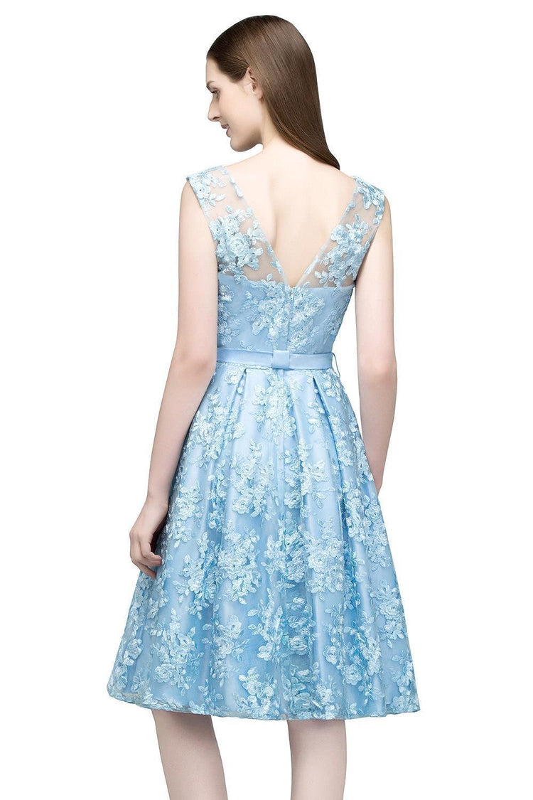 Vestido de Festa Curto com Ajuste de Faixa e Rendas Bordadas Azul Serenity (Pronta Entrega)