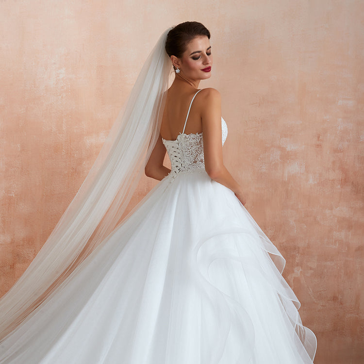 Vestido de Noiva em Tule com Camadas e Apliques