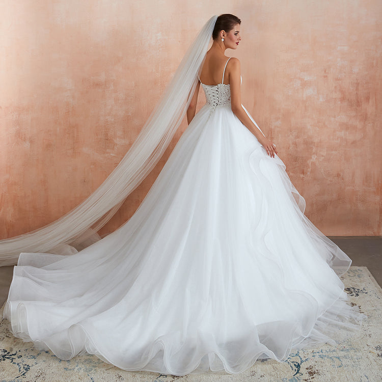 Vestido de Noiva em Tule com Camadas e Apliques