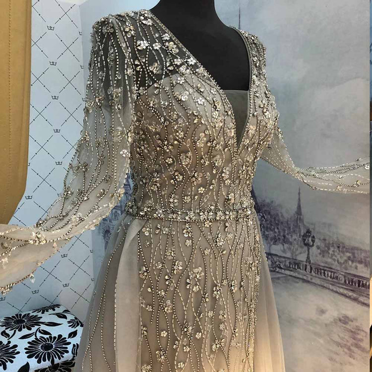 Vestido de Festa Luxo Decorado com Cristais Florais e Cauda em Tule - Modelo Especial