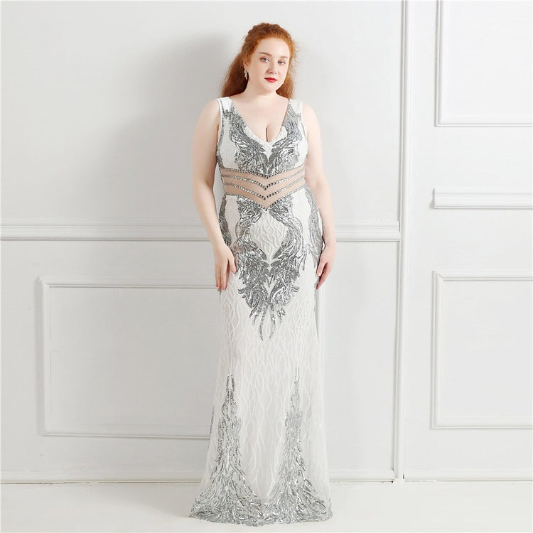 Vestido de Festa Plus Size Longo com Detalhes em Paetês Branco com Prata