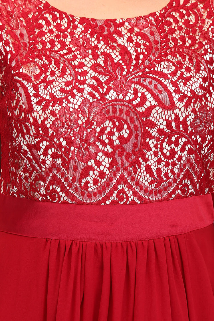 Vestido de Festa Longo com Detalhes Bordados e Renda