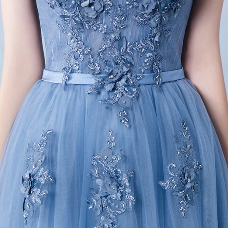 Vestido de Festa Longo Romântico em Tule Decorado com Apliques e Pérolas