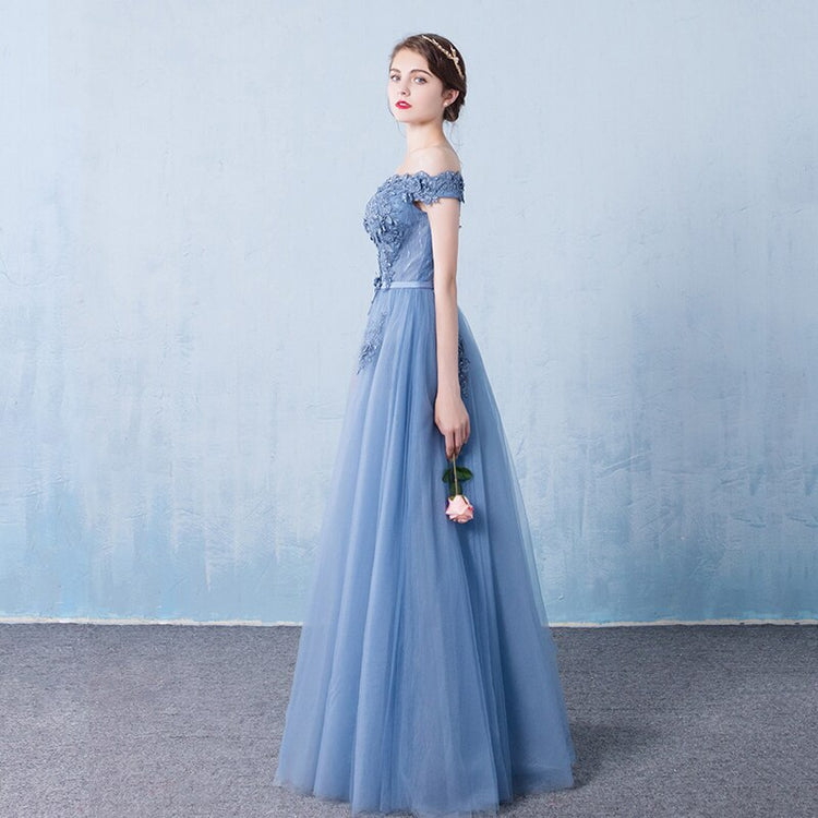 Vestido de Festa Longo Romântico em Tule Decorado com Apliques e Pérolas