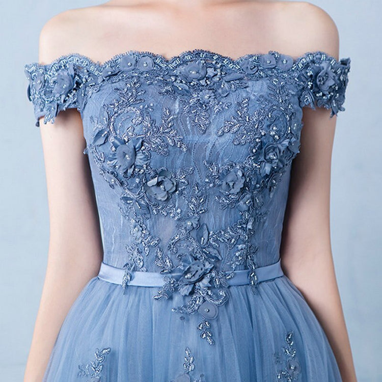 Vestido de Festa Longo Romântico em Tule Decorado com Apliques e Pérolas