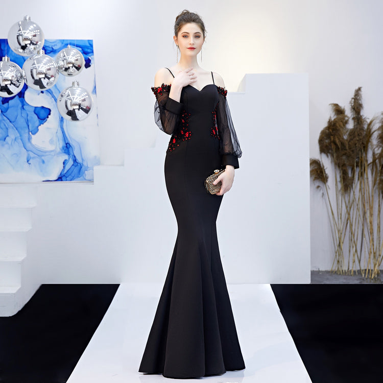 Vestido de Festa Longo Silhueta Sereia com Detalhes de Flores Preto