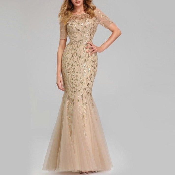 Vestido de Festa Elegante Dourado com Apliques Folhagem