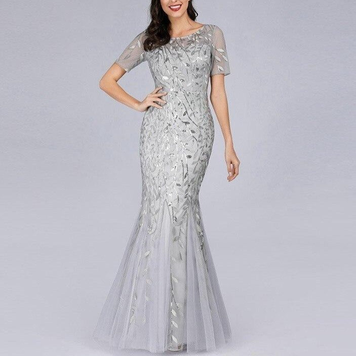 Vestido de Festa Elegante Prateado com Apliques Folhagem