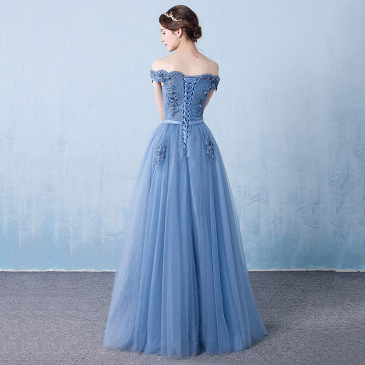 Vestido de Festa Longo Romântico em Tule Decorado com Apliques e Pérolas