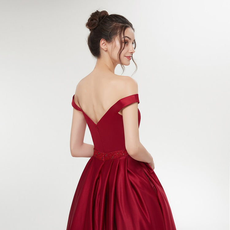 Vestido de Festa Longo Ombro a Ombro em Cetim com Cinto Decorado - Modelo Especial