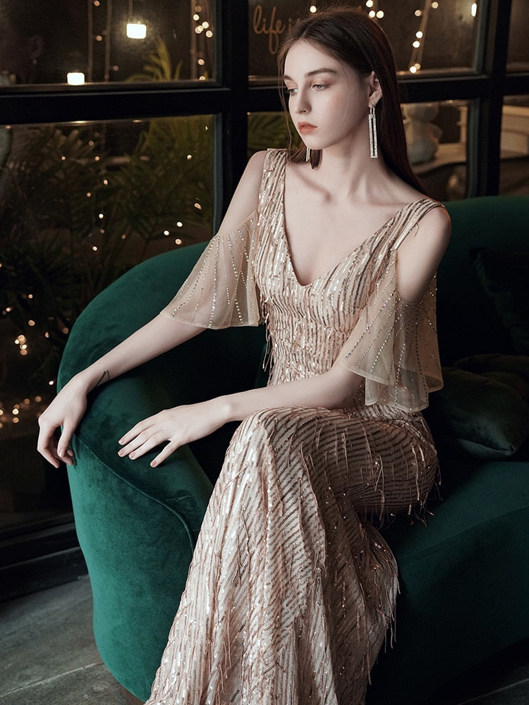 Vestido de Festa Longo Sereia com Detalhes em Brilhos Cristais Dourado