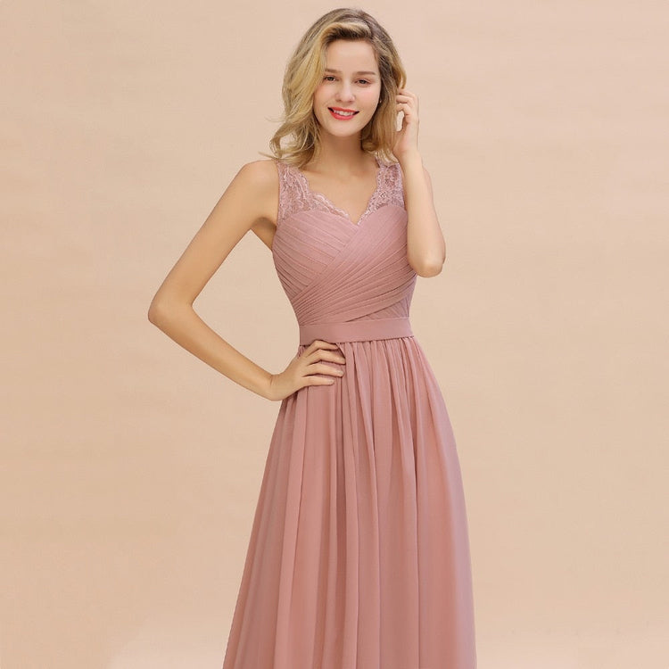 Vestido de Festa Longo Design Clássico com Detalhes em Renda (Pronta Entrega)