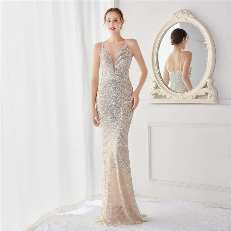 Vestido de Festa Longo Luxo Detalhado em Listras de Paetês Prateado