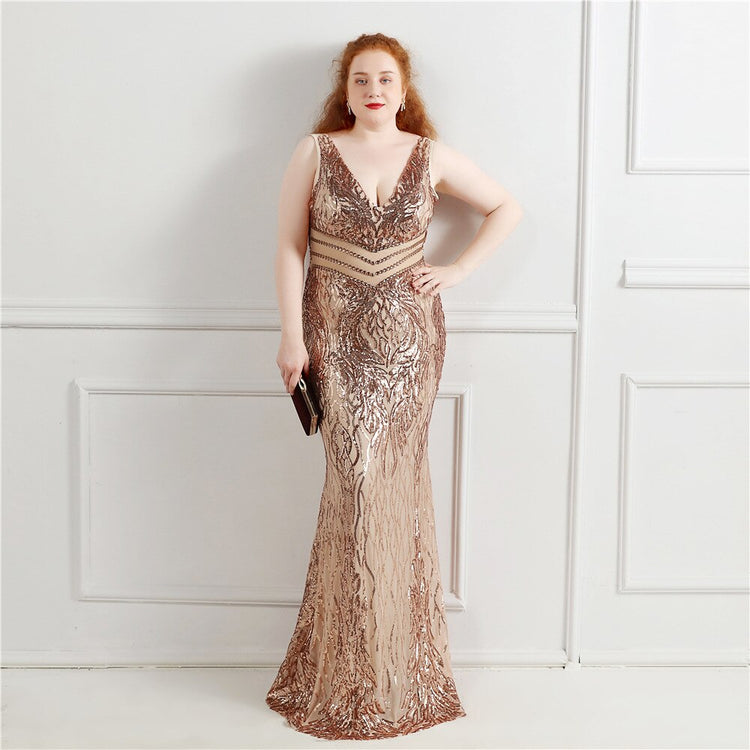 Vestido de Festa Plus Size Longo com Detalhes em Paetês Dourado