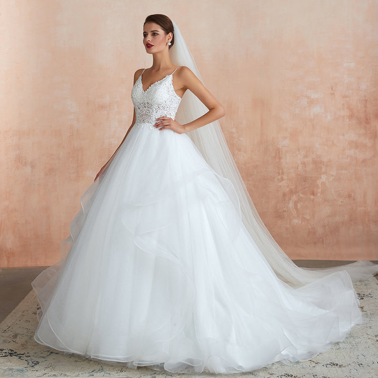 Vestido de Noiva em Tule com Camadas e Apliques