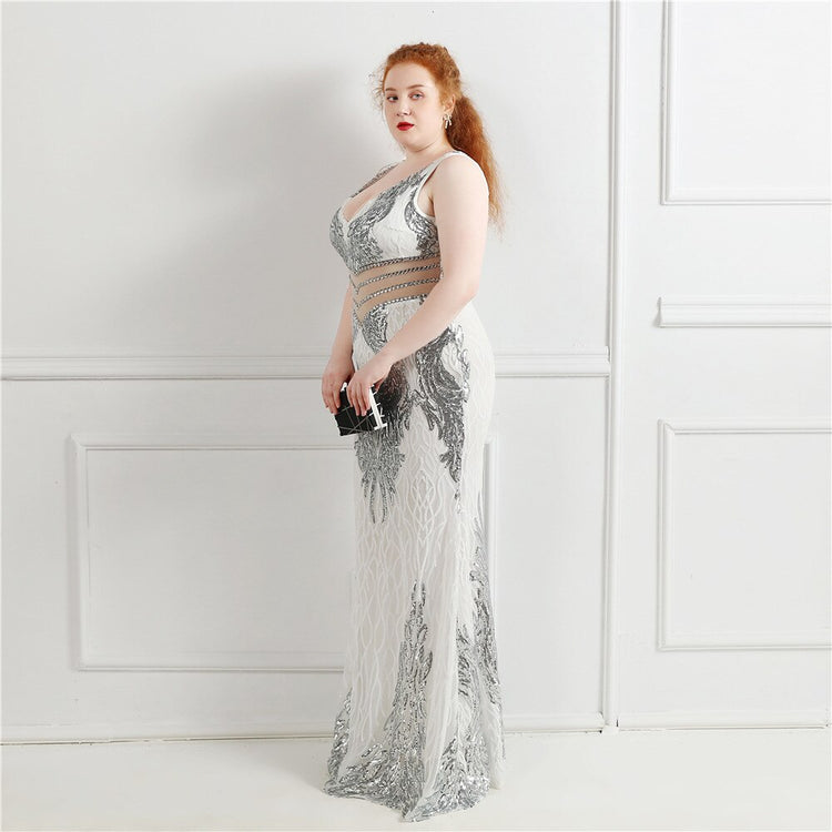 Vestido de Festa Plus Size Longo com Detalhes em Paetês Branco com Prata