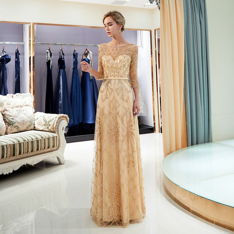 Vestido Luxo Queen em Cetim Decorado com Cristais e Pérolas Dourado - Modelo Especial