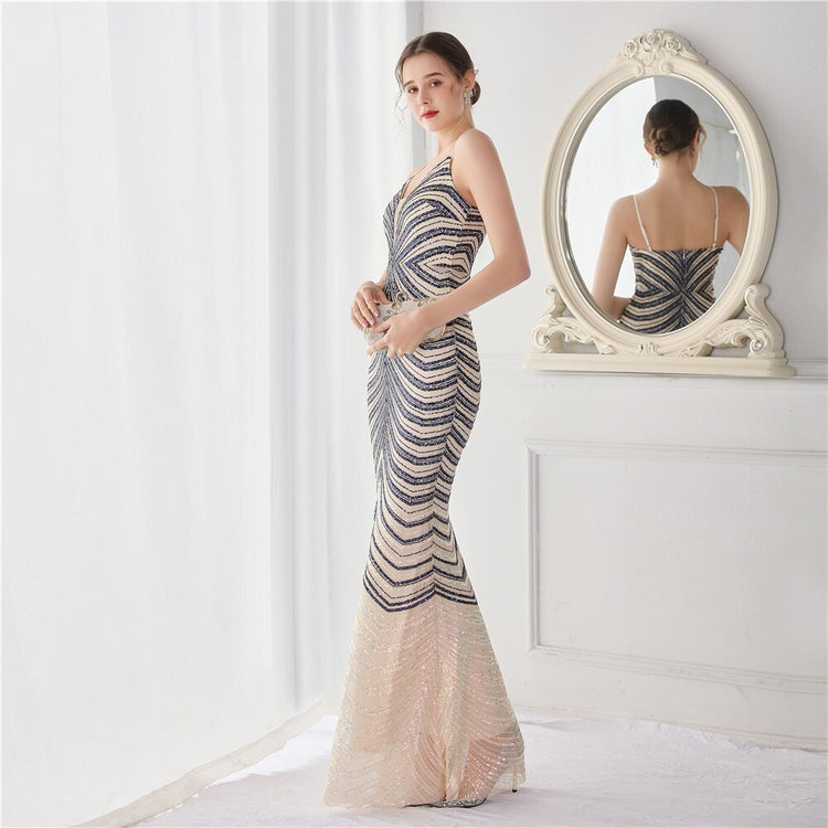 Vestido de Festa Longo Luxo Detalhado em Listras de Paetês Azul Marinho