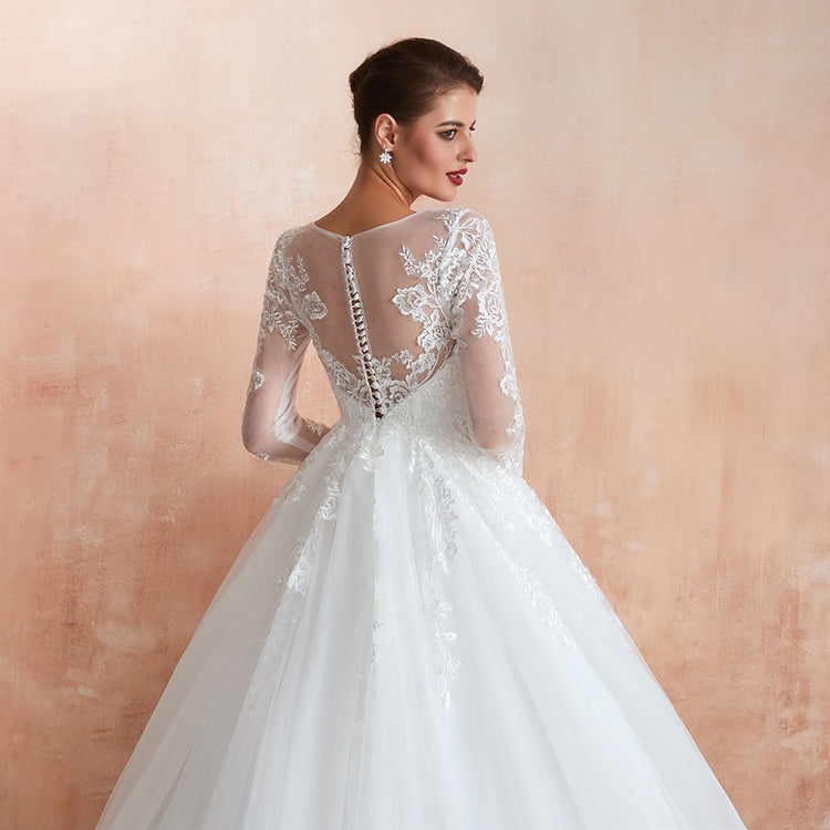 Vestido de Noiva Confeccionado com Camadas de Tule e Manga Longa