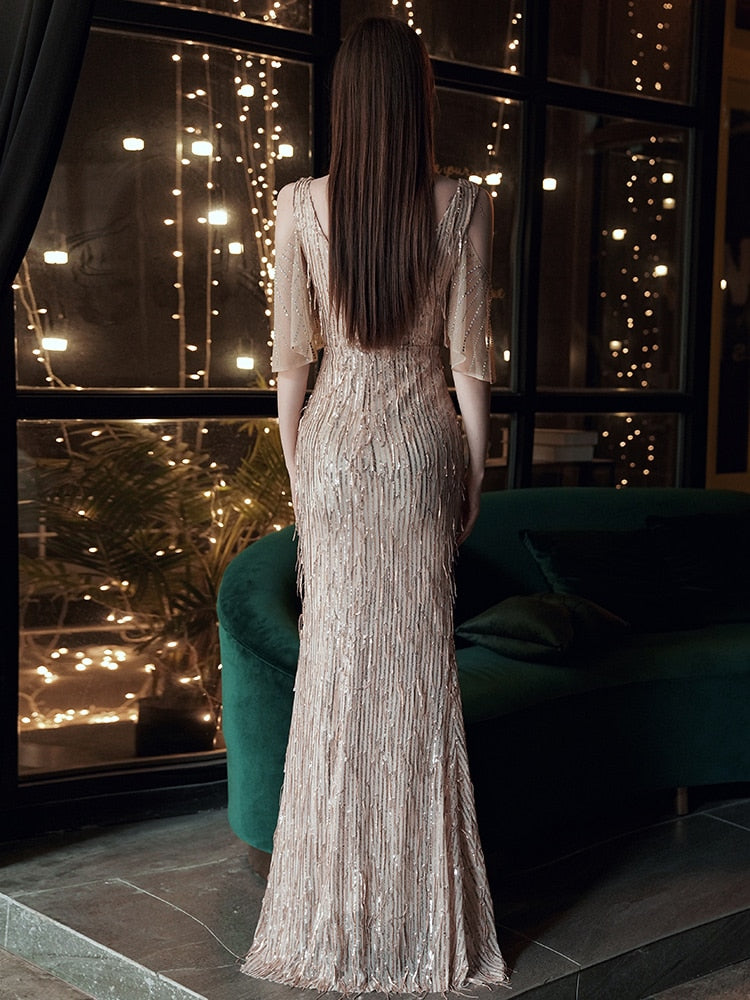 Vestido de Festa Longo Sereia com Detalhes em Brilhos Cristais Dourado