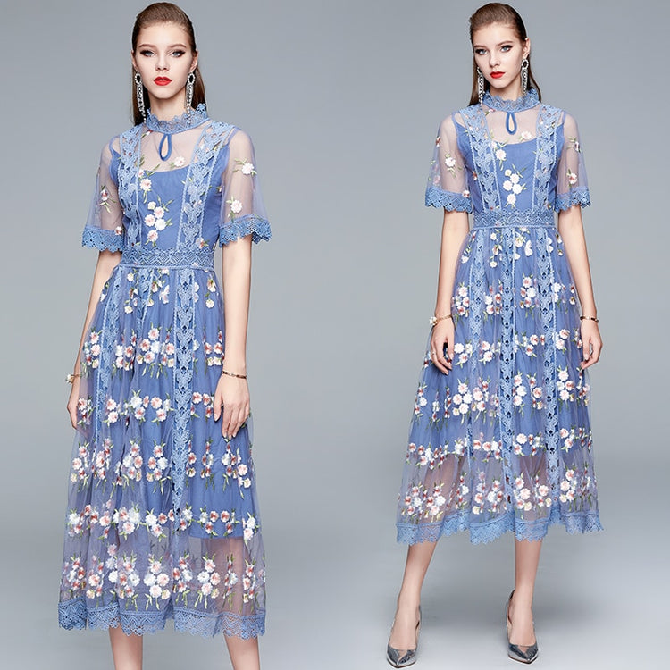 Vestido de Festa Midi com Camadas e Florais Bordados