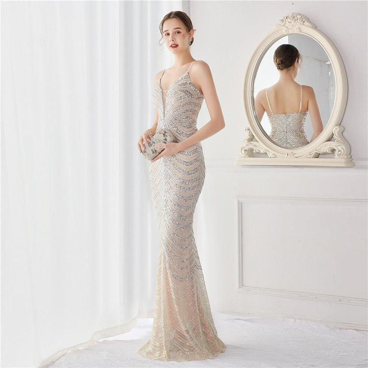 Vestido de Festa Longo Luxo Detalhado em Listras de Paetês Prateado