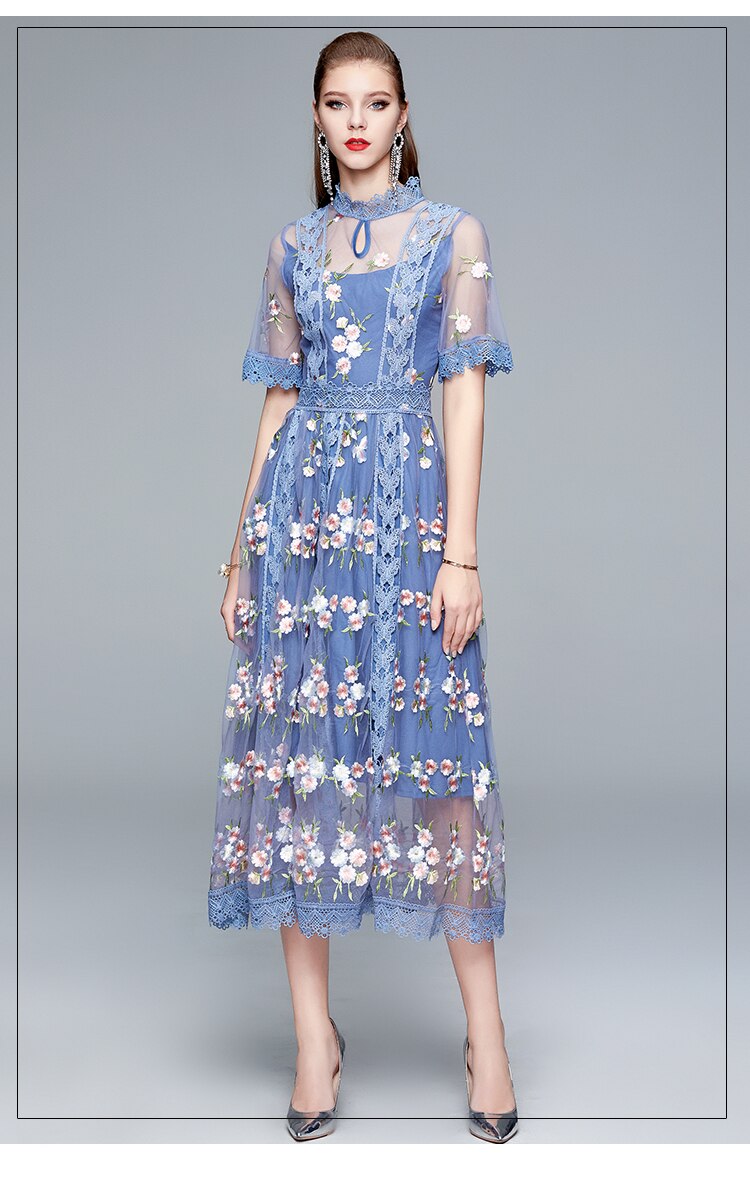 Vestido de Festa Midi com Camadas e Florais Bordados
