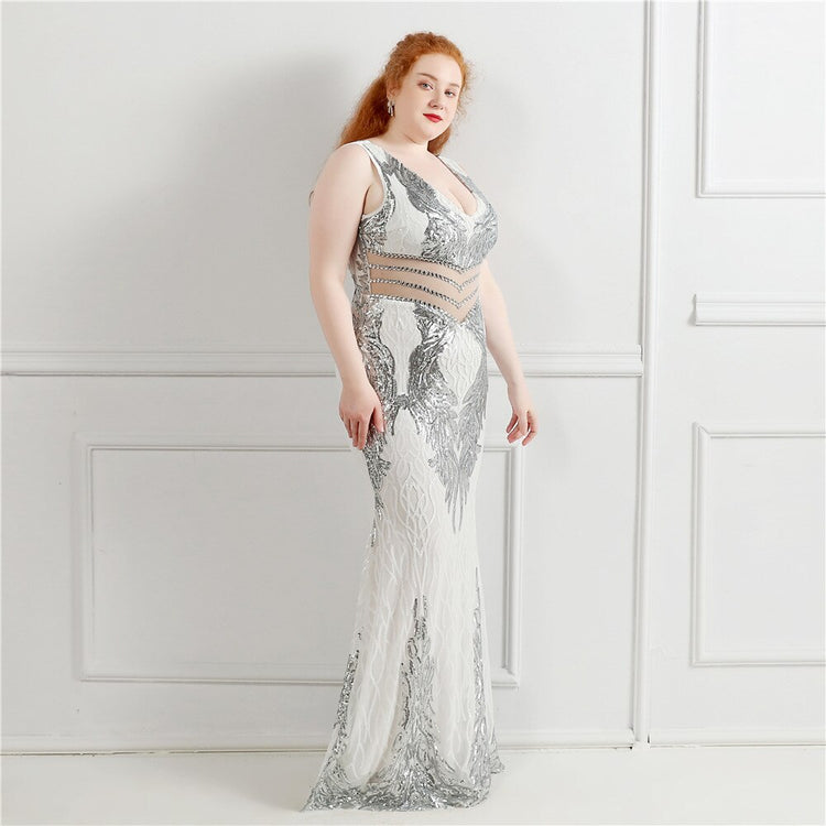 Vestido de Festa Plus Size Longo com Detalhes em Paetês Branco com Prata