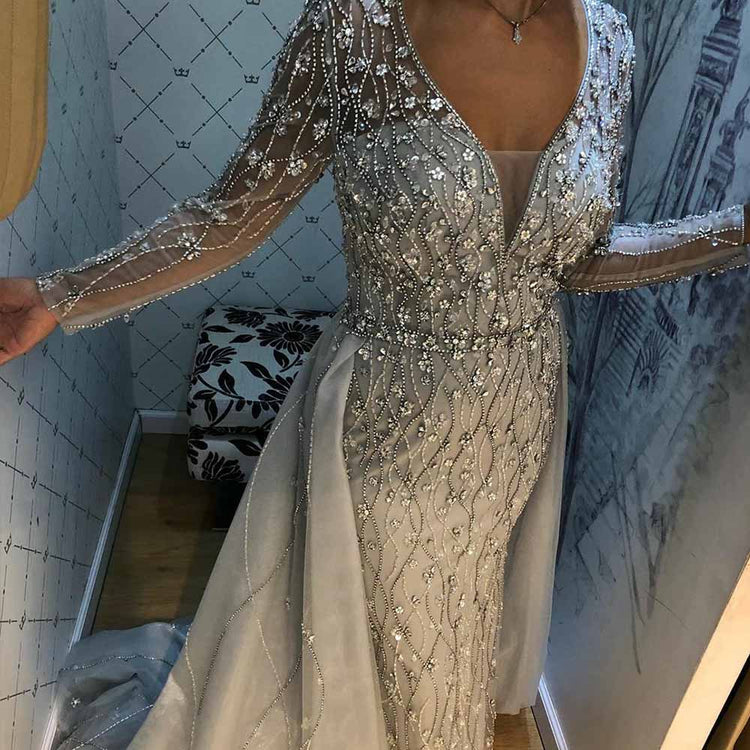 Vestido de Festa Luxo Decorado com Cristais Florais e Cauda em Tule - Modelo Especial
