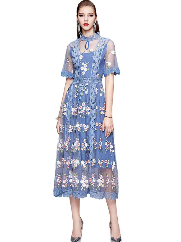 Vestido de Festa Midi com Camadas e Florais Bordados