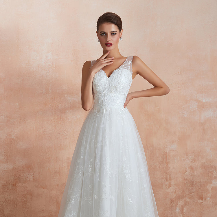 Vestido de Noiva Silhueta A em Tule Decorado com Brilho